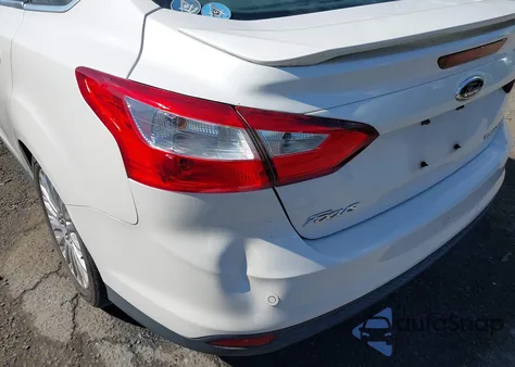 2012 Ford Focus Titanium z USA, uszkodzony, nr VIN 1FAHP3J26CL318858